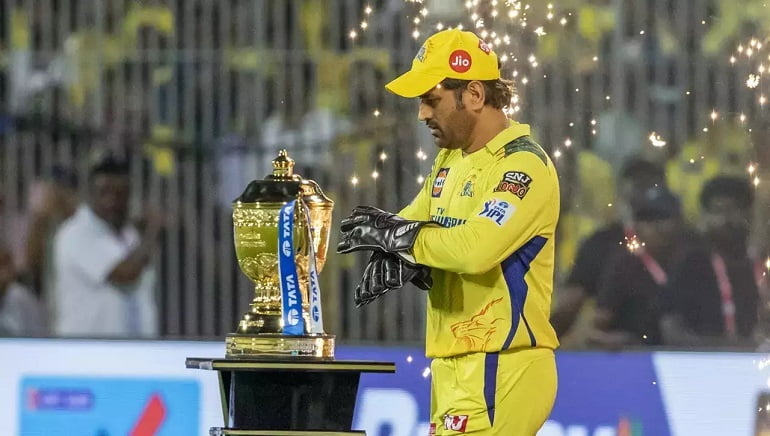 Ms Dhoni with IPL Tropy